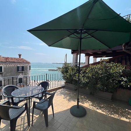 Ca' Delfina Holiday Home Венеция Экстерьер фото