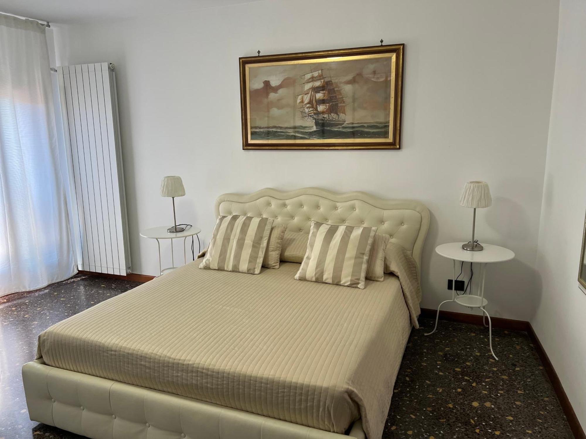 Ca' Delfina Holiday Home Венеция Экстерьер фото
