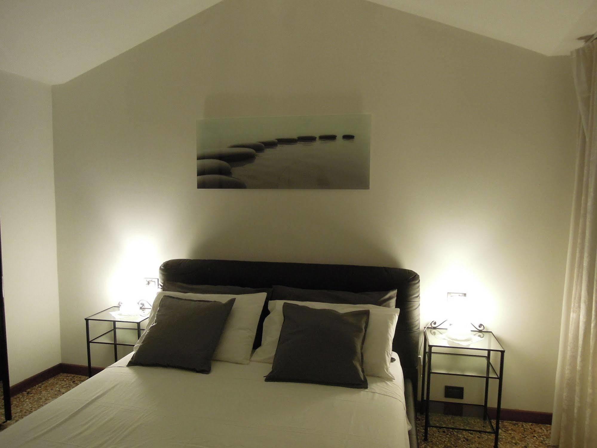 Ca' Delfina Holiday Home Венеция Экстерьер фото