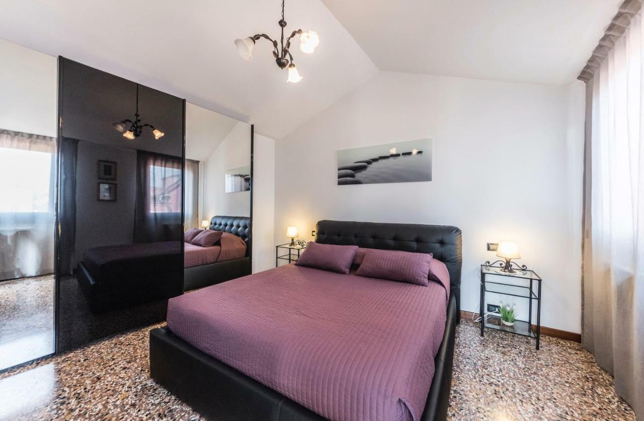 Ca' Delfina Holiday Home Венеция Экстерьер фото